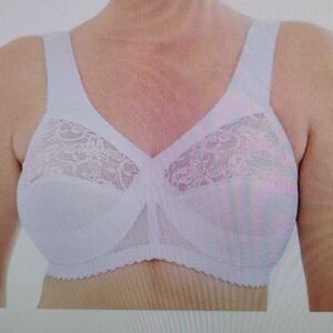 Glamorise Magic Lift Support White Lace Bra 44D